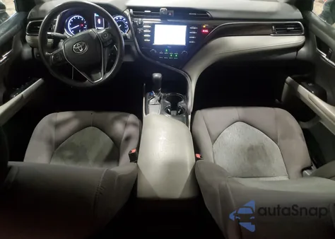 2020 Toyota Camry Le z USA, uszkodzony, nr VIN 4T1C11AK1LU868890